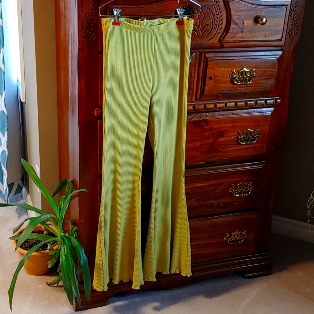 Women's High Waisted Rib Knit Flared Ruffle Bottom Pants